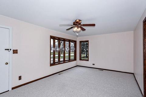 3503 Campbell St, Rolling Meadows, IL 60008 photo 2