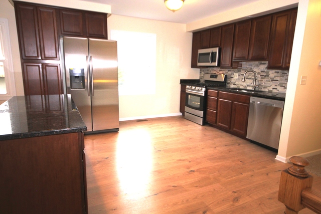 268 E Cleburne Ave, Bartlett, IL 60103 photo 9