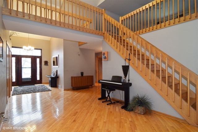 742 Braintree Ln E, Bartlett, IL 60103 photo 2