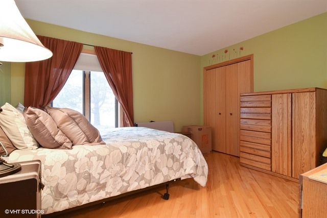 742 Braintree Ln E, Bartlett, IL 60103 photo 8