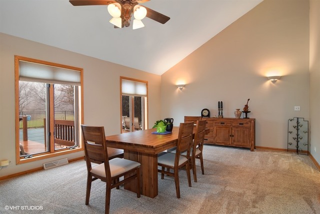 742 Braintree Ln E, Bartlett, IL 60103 photo 5