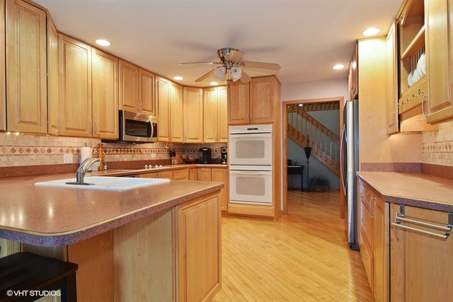 742 Braintree Ln E, Bartlett, IL 60103 photo 4