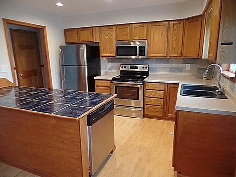 422 E Steward St, Plano, IL 60545 photo 2