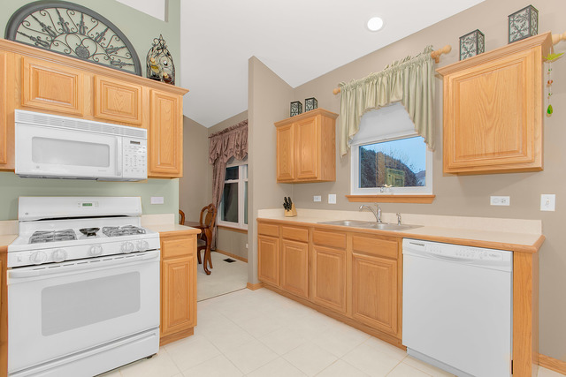 11455 S Preakness Dr, Plainfield, IL 60585 photo 9