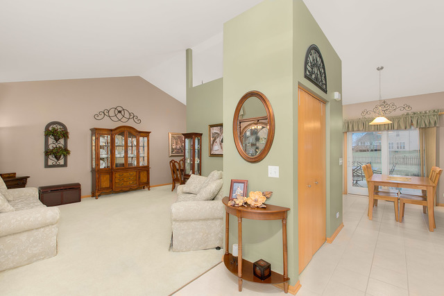 11455 S Preakness Dr, Plainfield, IL 60585 photo 2