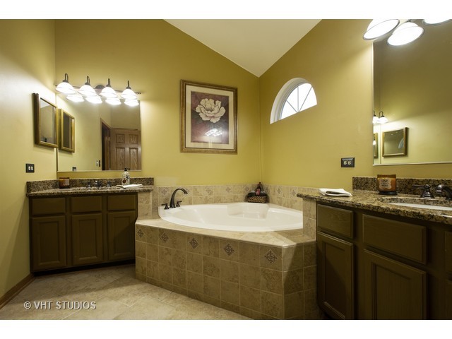 631 Hackberry Ln, Algonquin, IL 60102 photo 12