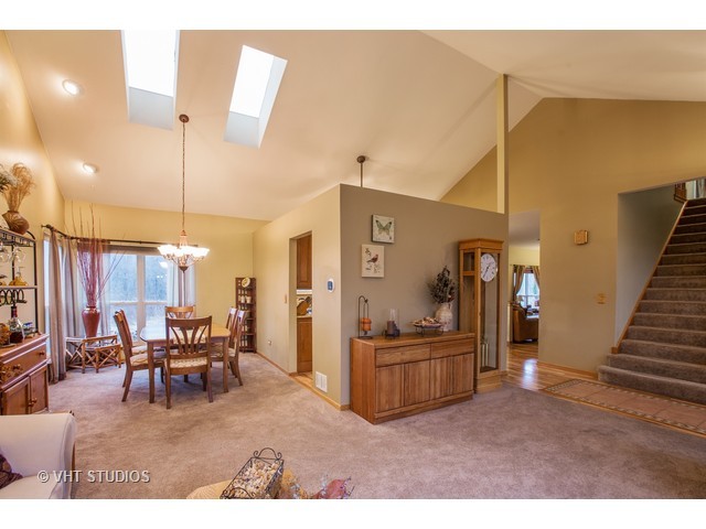 631 Hackberry Ln, Algonquin, IL 60102 photo 3