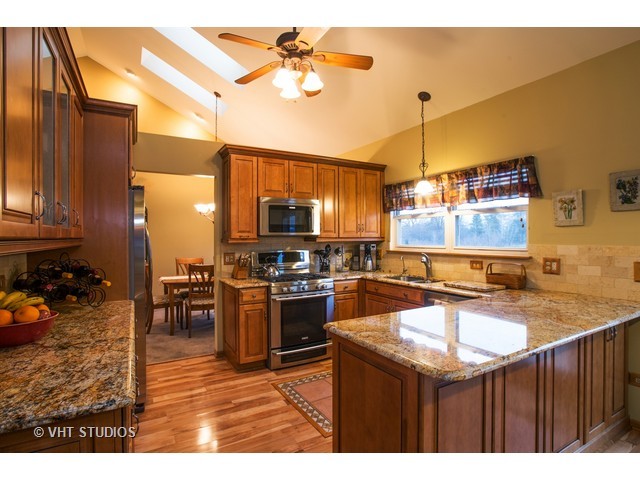 631 Hackberry Ln, Algonquin, IL 60102 photo 4