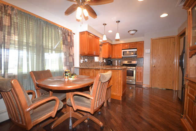 51 E 124th Pl, Chicago, IL 60628 photo 9