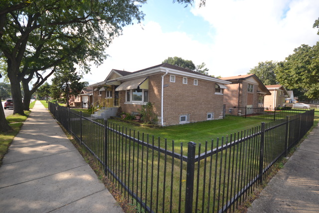 51 E 124th Pl, Chicago, IL 60628 photo 2