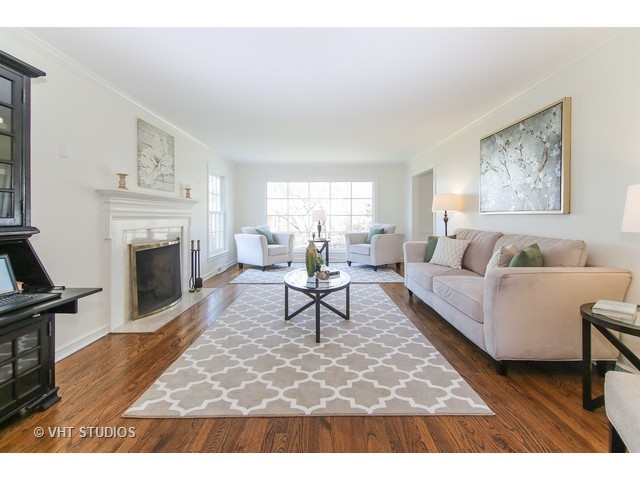 910 Gordon Ter, Winnetka, IL 60093 photo 2