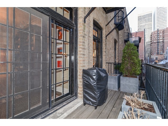 21 Elm St #2C, Chicago, IL 60611 photo 15