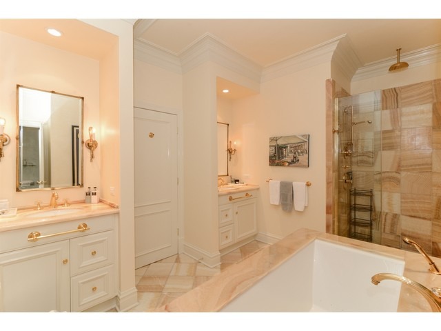 21 Elm St #2C, Chicago, IL 60611 photo 11