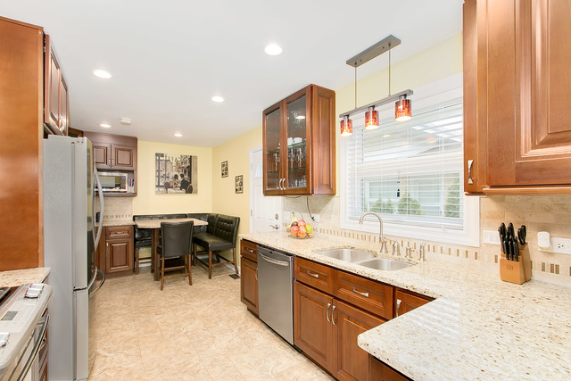 363 Debra Dr, Des Plaines, IL 60016 photo 8
