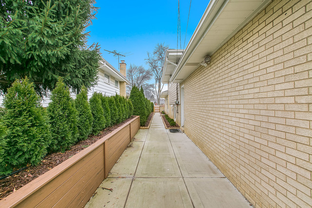 363 Debra Dr, Des Plaines, IL 60016 photo 24