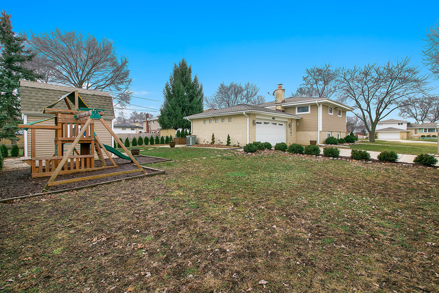 363 Debra Dr, Des Plaines, IL 60016 photo 2