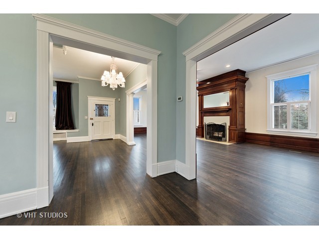 1047 Forest Ave, Evanston, IL 60202 photo 4