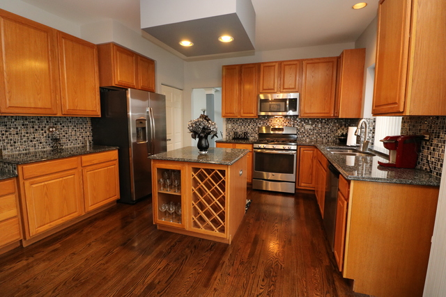 215 Aberdeen Dr, Algonquin, IL 60102 photo 2