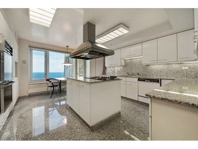 132 E Delaware Pl #5802, Chicago, IL 60611 photo 13