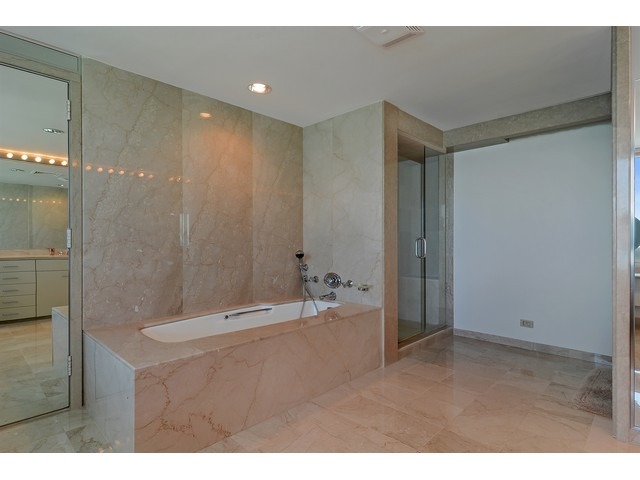 132 E Delaware Pl #5802, Chicago, IL 60611 photo 18