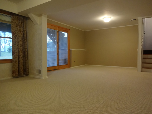 660 Frederick Ln, Hoffman Estates, IL 60169 photo 17