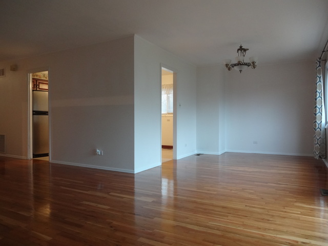 660 Frederick Ln, Hoffman Estates, IL 60169 photo 4