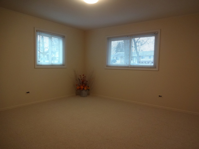 660 Frederick Ln, Hoffman Estates, IL 60169 photo 19