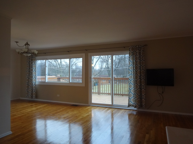 660 Frederick Ln, Hoffman Estates, IL 60169 photo 3