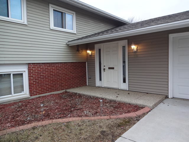 660 Frederick Ln, Hoffman Estates, IL 60169 photo 2