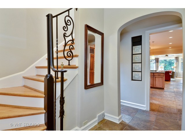 546 Meadow Rd, Winnetka, IL 60093 photo 2