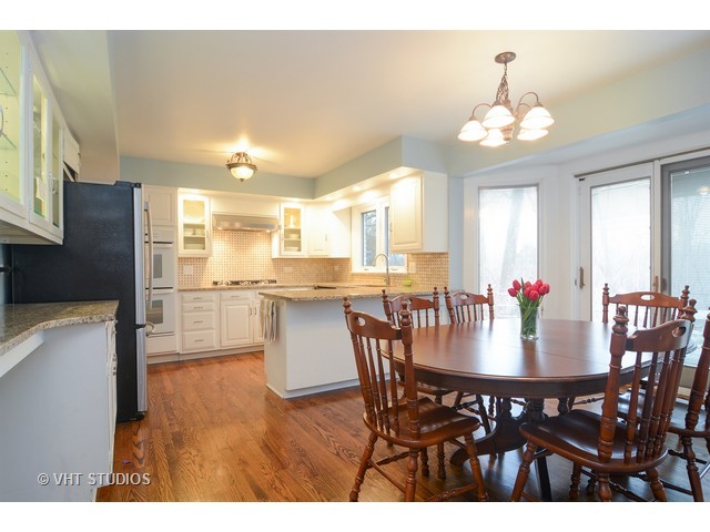 890 Summit Dr, Deerfield, IL 60015 photo 4