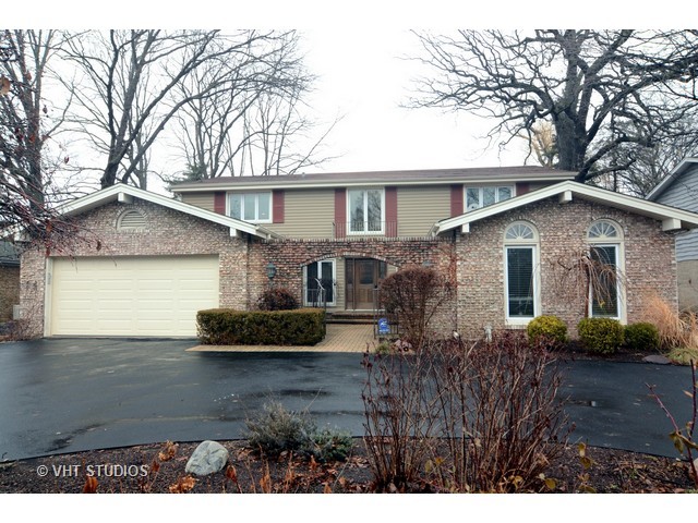 890 Summit Dr, Deerfield, IL 60015 photo 1