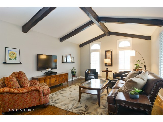 890 Summit Dr, Deerfield, IL 60015 photo 3