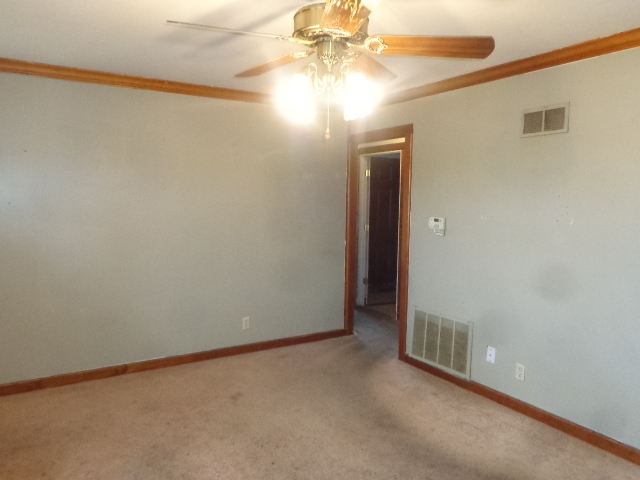 1003 E Taylor St, Dekalb, IL 60115 photo 3
