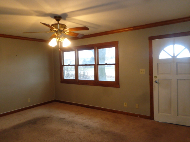 1003 E Taylor St, Dekalb, IL 60115 photo 2