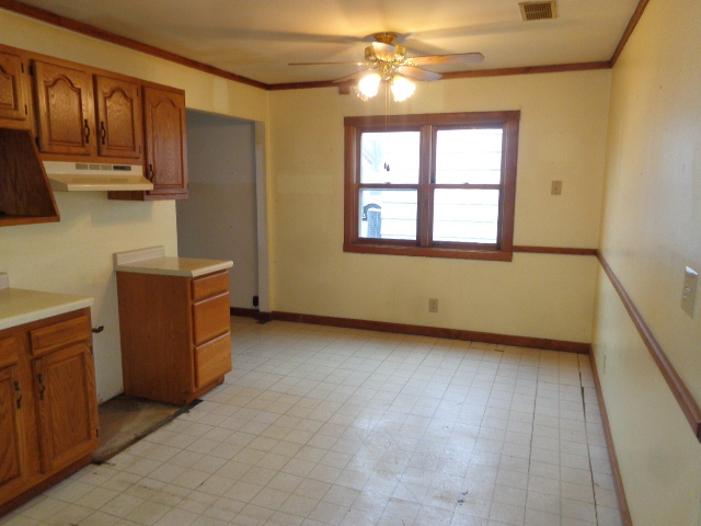 1003 E Taylor St, Dekalb, IL 60115 photo 8