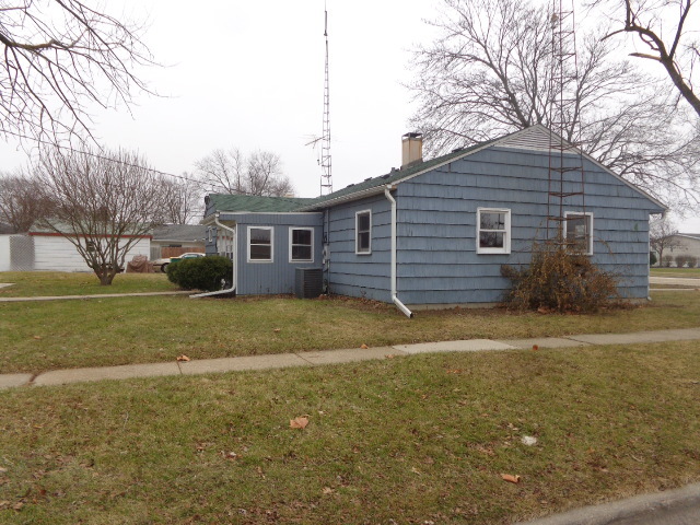 1003 E Taylor St, Dekalb, IL 60115 photo 11