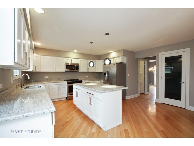 1118 Barber Ct, West Dundee, IL 60118 photo 3