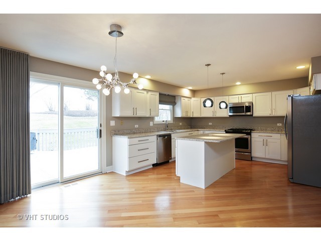 1118 Barber Ct, West Dundee, IL 60118 photo 4