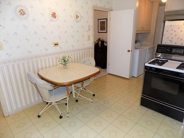 239 W Manchester Dr, Wheeling, IL 60090 photo 8