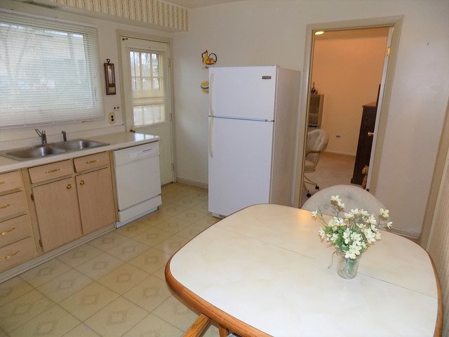 239 W Manchester Dr, Wheeling, IL 60090 photo 6