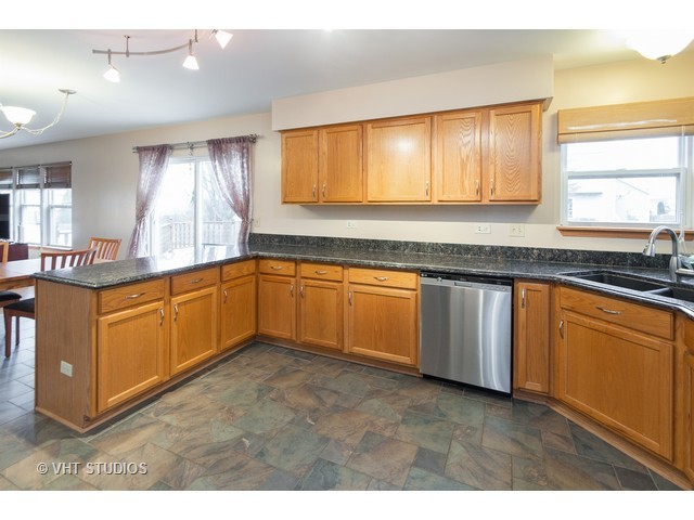 5501 Hickory Grove Ct, Plainfield, IL 60586 photo 4