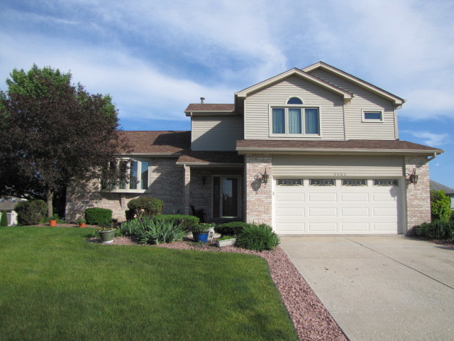 3903 Edgewater Dr, Hazel Crest, IL 60429 photo 1