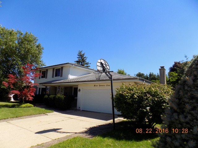 975 Arnold Ct, Des Plaines, IL 60016 photo 3