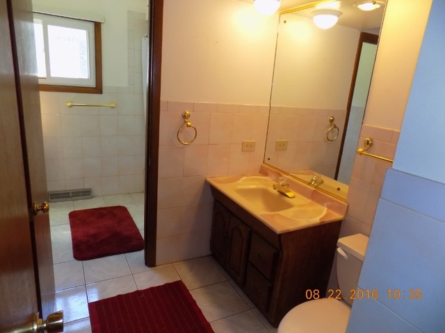 975 Arnold Ct, Des Plaines, IL 60016 photo 12
