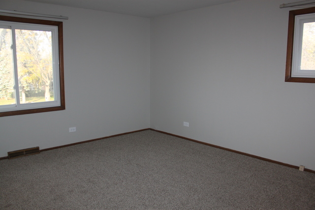 975 Arnold Ct, Des Plaines, IL 60016 photo 16