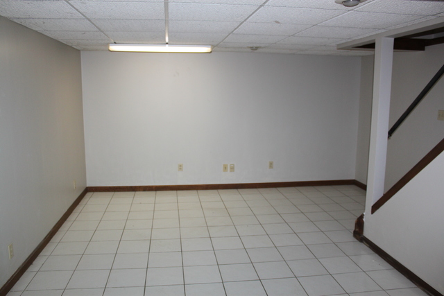 975 Arnold Ct, Des Plaines, IL 60016 photo 17