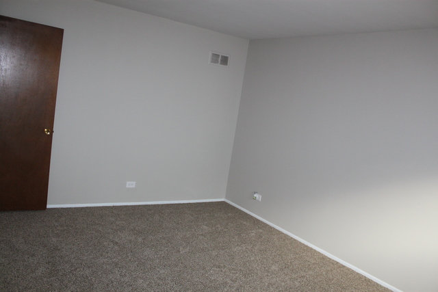 975 Arnold Ct, Des Plaines, IL 60016 photo 10