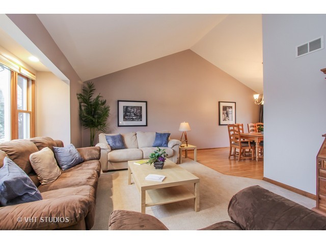 179 Willow Rd, Ingleside, IL 60041 photo 2