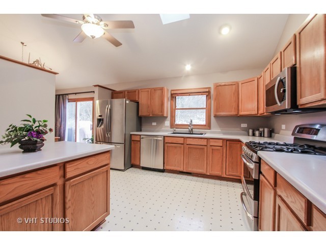 179 Willow Rd, Ingleside, IL 60041 photo 4